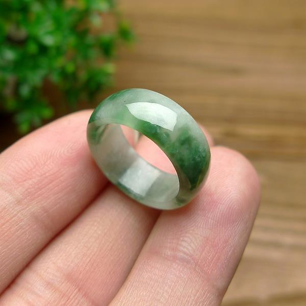Rings - Anillo de Jade verde con gema